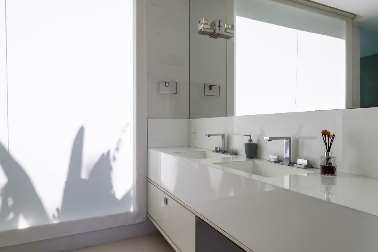 De Luxo Com 6 Suites E Piscina No Joa Villa