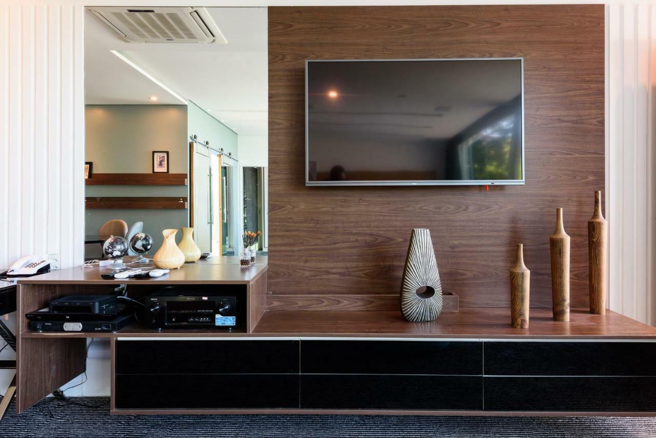 De Luxo Com 6 Suites E Piscina No Joa Villa