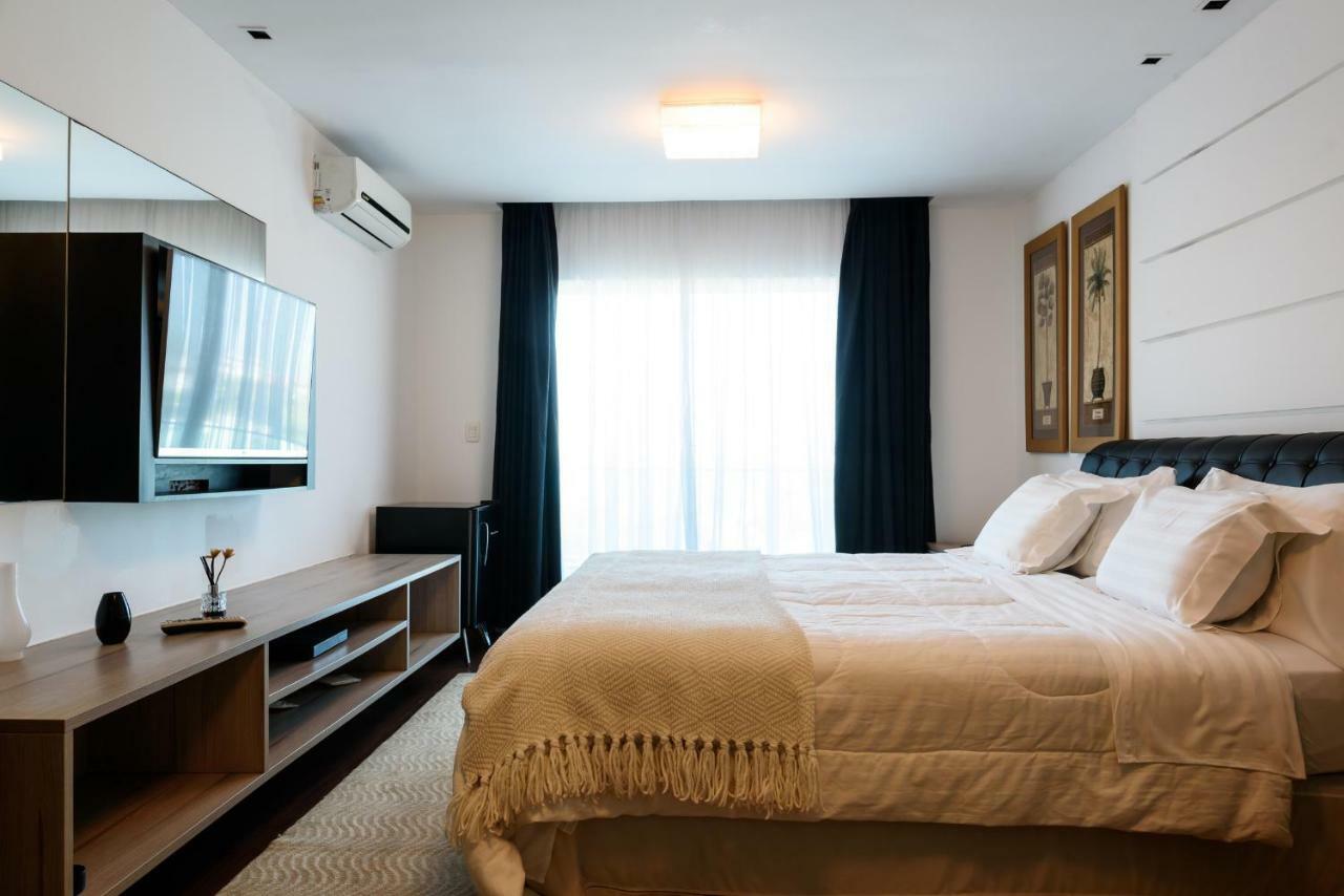 Villa De Luxo Com 6 Suites E Piscina No Joa