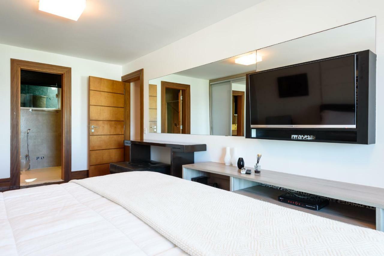 De Luxo Com 6 Suites E Piscina No Joa Villa
